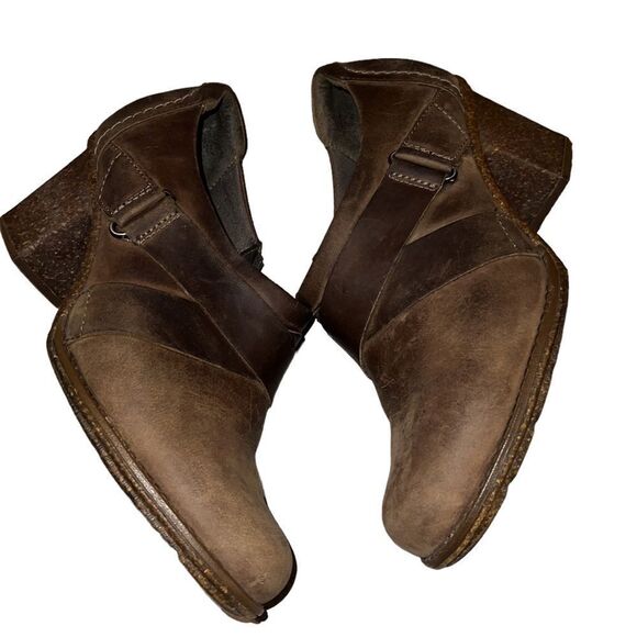 Clarks Brown Leather Booties Size 8 M - Picture 3 of 5